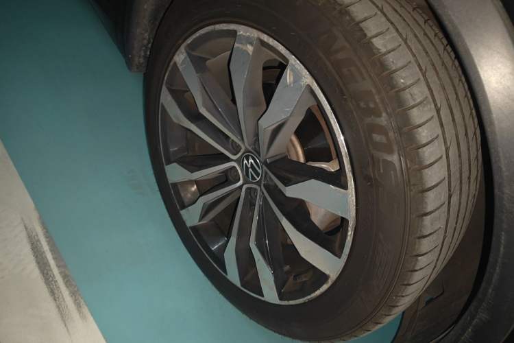Used Volkswagen Tiguan L 2021 330TSI Automatic Two-Wheel Drive R-Line Enhanced Edition Right Front Wheel Hub