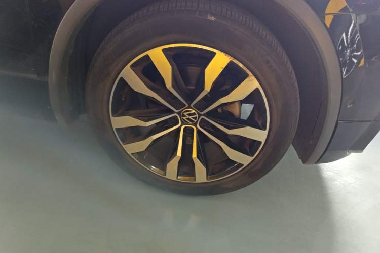 Used Volkswagen Tiguan L 2021 330TSI Automatic Two-Wheel Drive R-Line Enhanced Edition Right Front Wheel Hub