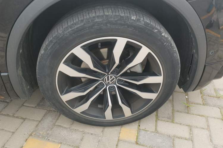 Used Volkswagen Tiguan L 2021 330TSI Automatic Two-Wheel Drive R-Line Flagship Edition Right Front Wheel Hub