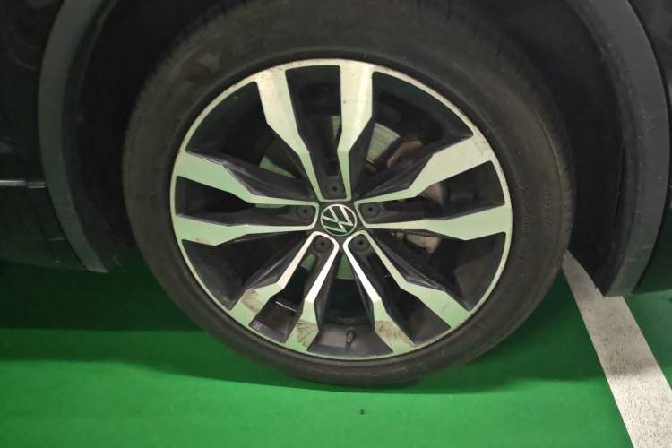 Used Volkswagen Tiguan L 2021 330TSI Automatic Two-Wheel Drive R-Line Enhanced Edition Right Front Wheel Hub