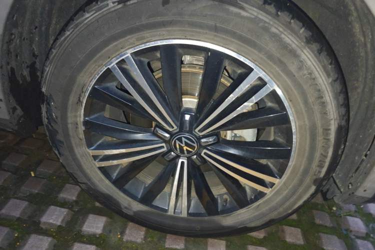 Used Volkswagen Tiguan L 2021 280TSI Automatic Two-Wheel Drive Comfort Edition – Low-Trim Version Right Front Wheel Hub