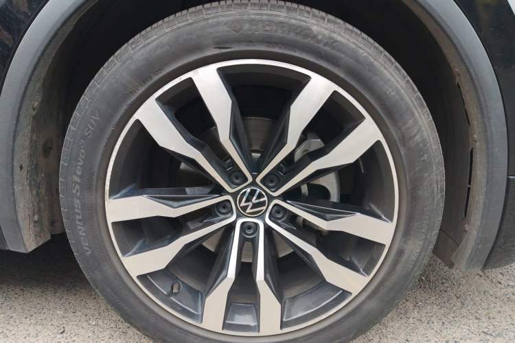 Used Volkswagen Tiguan L 2021 330TSI Automatic Two-Wheel Drive R-Line Enhanced Edition Right Front Wheel Hub