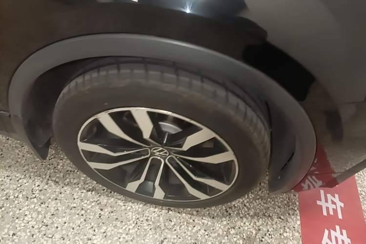 Used Volkswagen Tiguan L 2021 330TSI Automatic Two-Wheel Drive R-Line Flagship Edition Right Front Wheel Hub