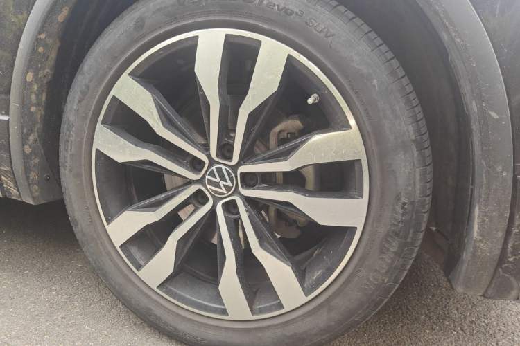 Used Volkswagen Tiguan L 2021 330TSI Automatic Two-Wheel Drive R-Line Enhanced Edition Right Front Wheel Hub