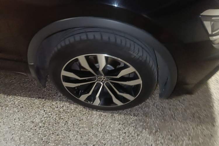 Used Volkswagen Tiguan L 2021 330TSI Automatic Two-Wheel Drive R-Line Flagship Edition Right Front Wheel Hub