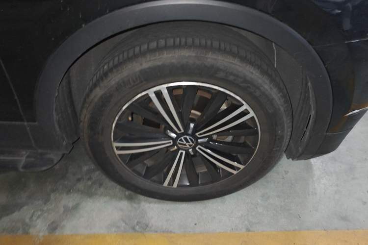 Used Volkswagen Tiguan L 2021 330TSI Automatic Two-Wheel Drive Smart Edition Right Front Wheel Hub