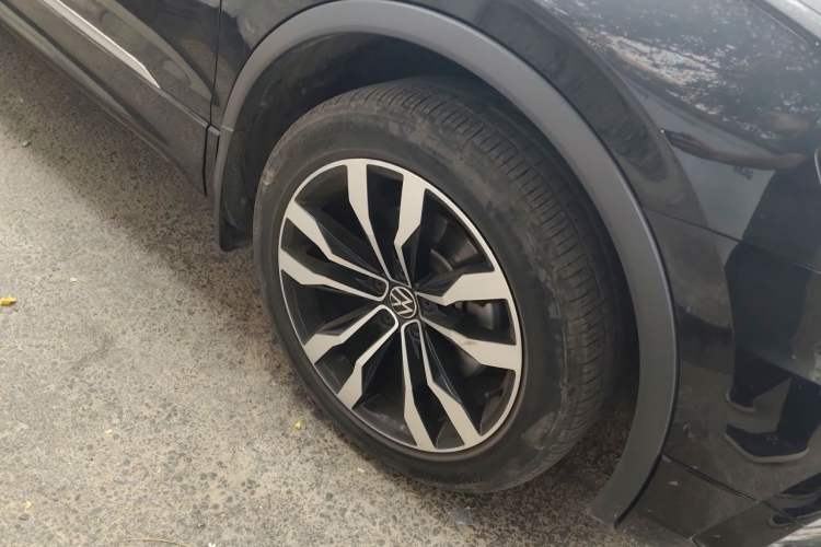 Used Volkswagen Tiguan L 2021 330TSI Automatic Two-Wheel Drive R-Line Enhanced Edition Right Front Wheel Hub