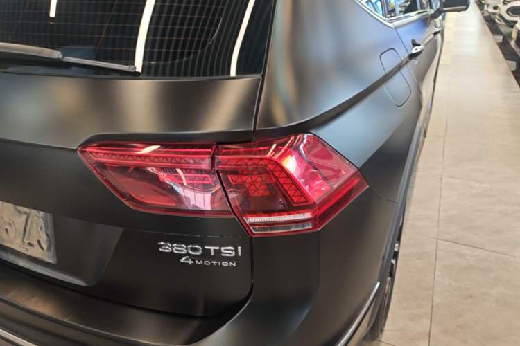 Used Volkswagen Tiguan L 2021 380TSI Automatic All-Wheel Drive R-Line Comfort Plus 7-Seater Right Rear Taillight