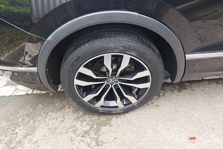 Used Volkswagen Tiguan L 2021 330TSI Automatic Two-Wheel Drive R-Line Flagship Edition Right Rear Wheel Hub