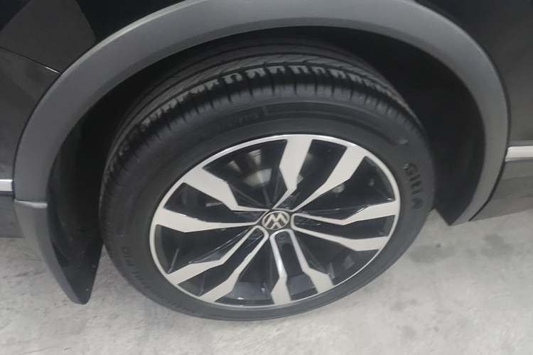 Used Volkswagen Tiguan L 2021 330TSI Automatic Two-Wheel Drive R-Line Flagship Edition Right Rear Wheel Hub
