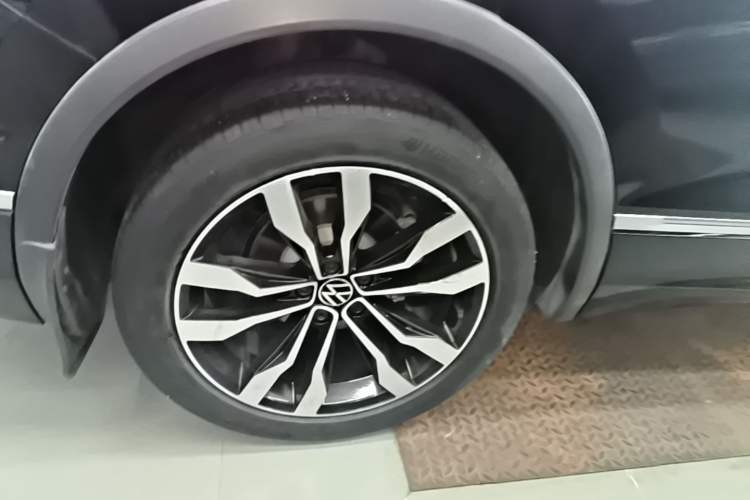Used Volkswagen Tiguan L 2021 330TSI Automatic Two-Wheel Drive R-Line Enhanced Edition Right Rear Wheel Hub