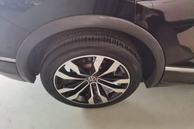 Used Volkswagen Tiguan L 2021 380TSI Automatic All-Wheel Drive R-Line Comfort Plus 7-Seater Right Rear Wheel Hub