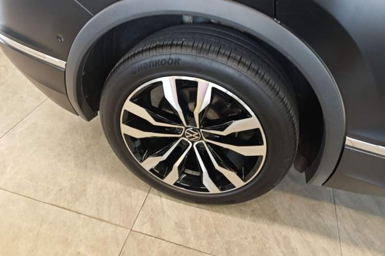 Used Volkswagen Tiguan L 2021 380TSI Automatic All-Wheel Drive R-Line Comfort Plus 7-Seater Right Rear Wheel Hub