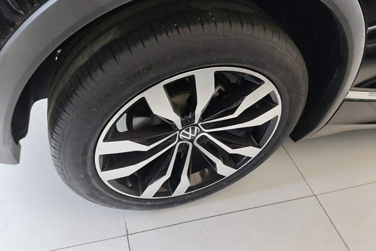 Used Volkswagen Tiguan L 2021 330TSI Automatic Two-Wheel Drive R-Line Enhanced Edition Right Rear Wheel Hub