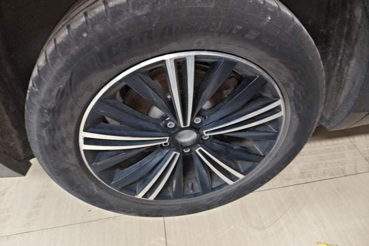 Used Volkswagen Tiguan L 2021 330TSI Automatic Two-Wheel Drive Comfort Edition Right Rear Wheel Hub