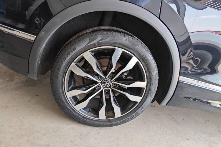 Used Volkswagen Tiguan L 2021 330TSI Automatic Two-Wheel Drive R-Line Enhanced Edition Right Rear Wheel Hub