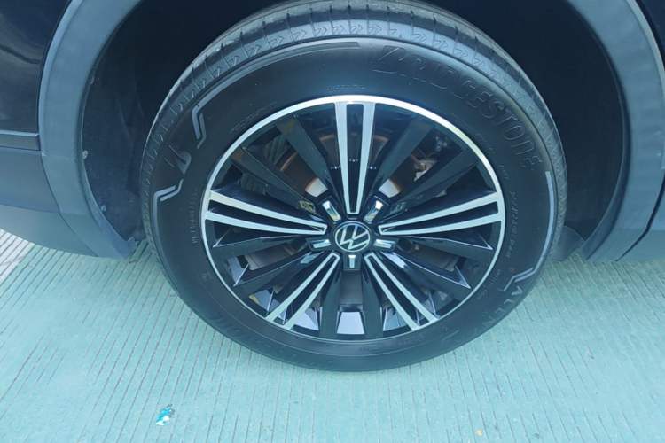 Used Volkswagen Tiguan L 2021 330TSI Automatic Two-Wheel Drive Comfort Edition Right Rear Wheel Hub