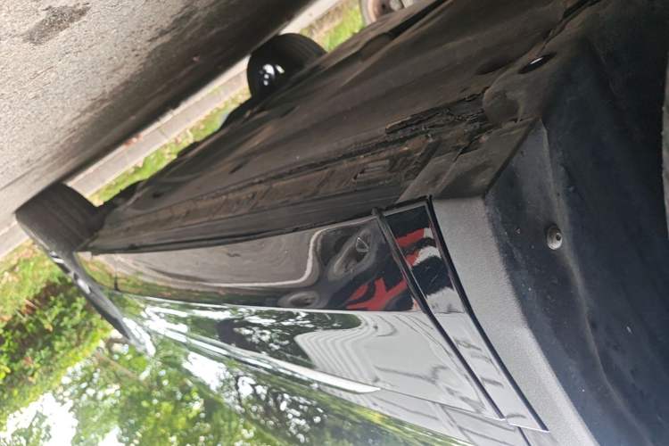 Used Volkswagen Tiguan L 2021 330TSI Automatic Two-Wheel Drive R-Line Flagship Edition Right Side Sill
