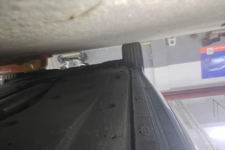 Used Volkswagen Tiguan L 2021 330TSI Automatic Two-Wheel Drive R-Line Flagship Edition Right Side Sill