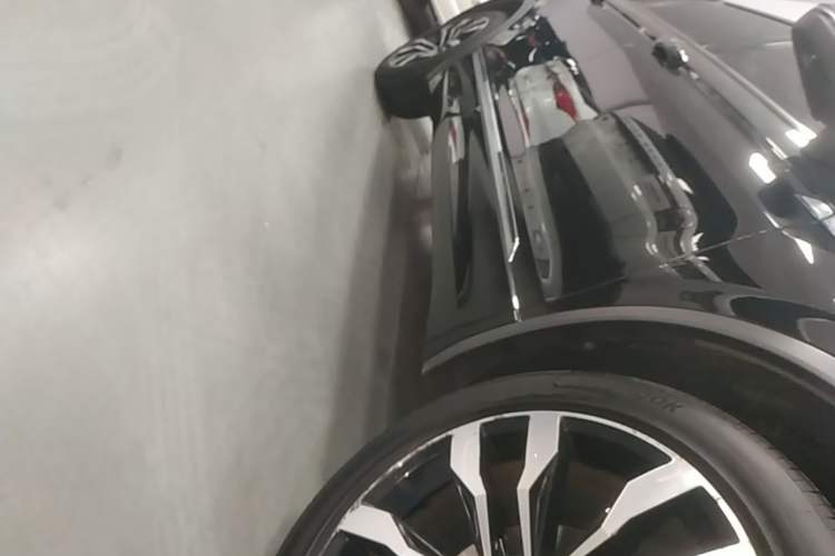 Used Volkswagen Tiguan L 2021 330TSI Automatic Two-Wheel Drive R-Line Enhanced Edition Right Side Sill