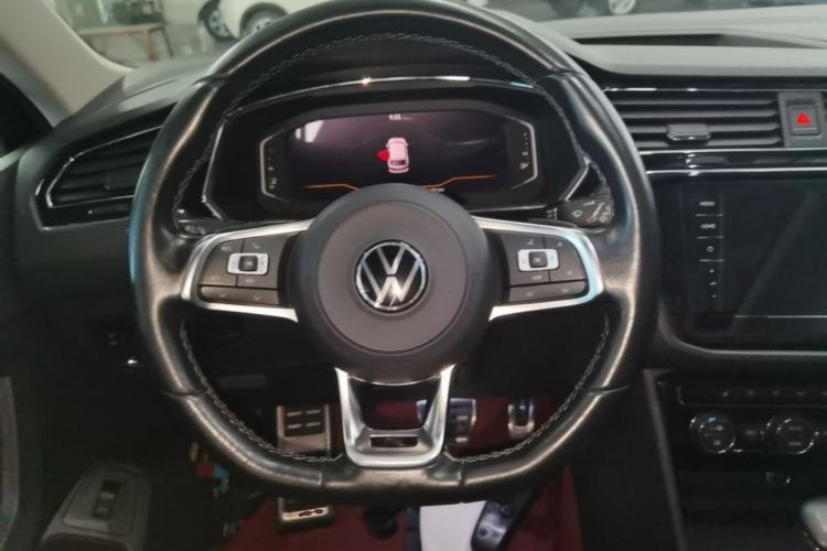 Used Volkswagen Tiguan L 2021 380TSI Automatic All-Wheel Drive R-Line Comfort Plus 7-Seater Steering Wheel