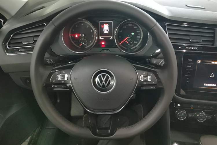 Used Volkswagen Tiguan L 2021 330TSI Automatic Two-Wheel Drive Smart Edition Steering Wheel