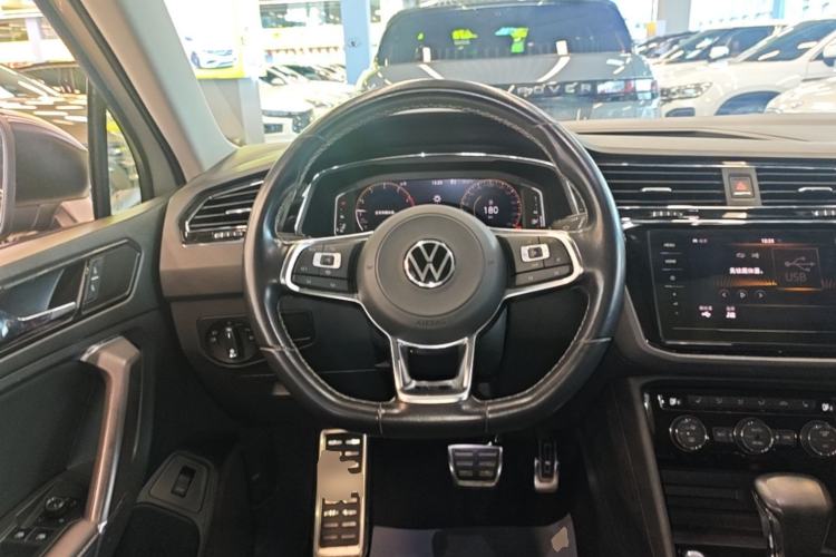 Used Volkswagen Tiguan L 2021 380TSI Automatic All-Wheel Drive R-Line Comfort Plus 7-Seater Steering Wheel