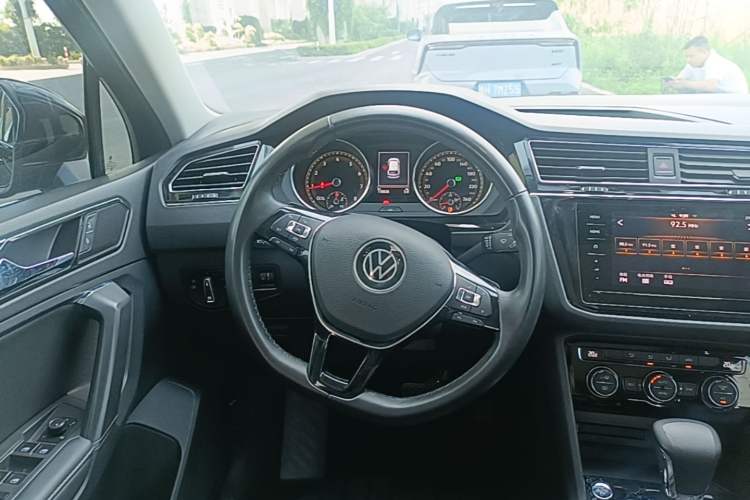 Used Volkswagen Tiguan L 2021 330TSI Automatic Two-Wheel Drive Smart Edition Steering Wheel