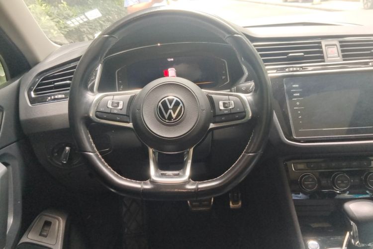 Used Volkswagen Tiguan L 2021 380TSI Automatic All-Wheel Drive R-Line Comfort Plus 7-Seater Steering Wheel