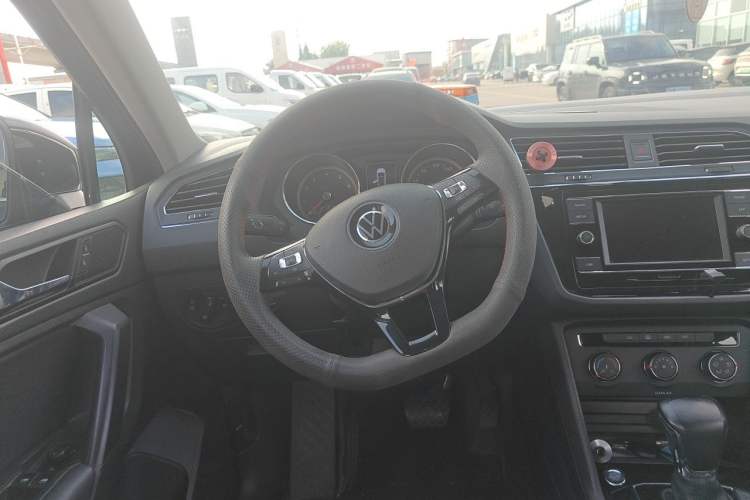 Used Volkswagen Tiguan L 2021 280TSI Automatic Two-Wheel Drive Smart Edition Steering Wheel