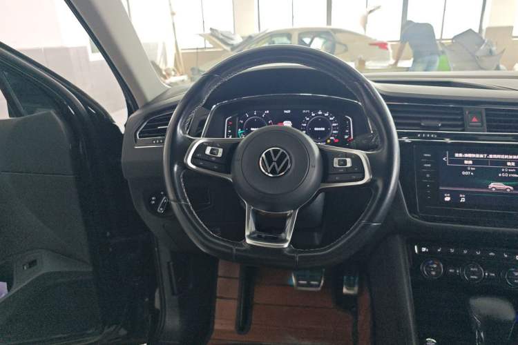 Used Volkswagen Tiguan L 2021 330TSI Automatic Two-Wheel Drive R-Line Flagship Edition Steering Wheel