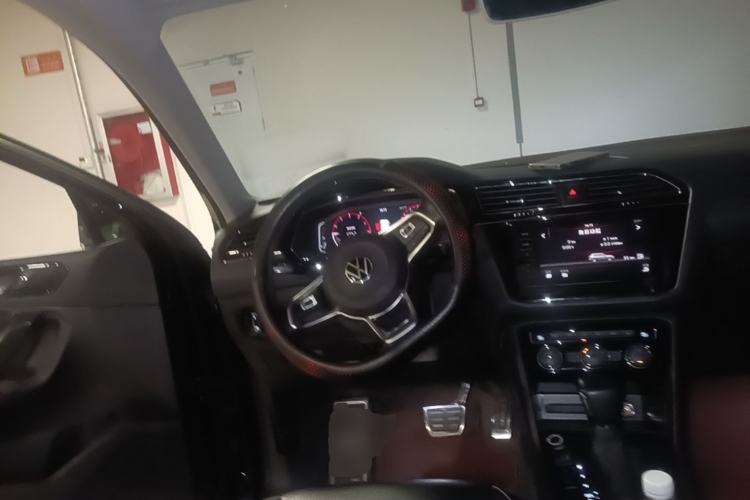 Used Volkswagen Tiguan L 2021 330TSI Automatic Two-Wheel Drive R-Line Flagship Edition Steering Wheel