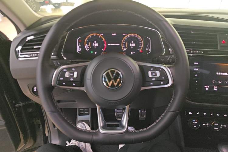 Used Volkswagen Tiguan L 2021 330TSI Automatic Two-Wheel Drive R-Line Flagship Edition Steering Wheel