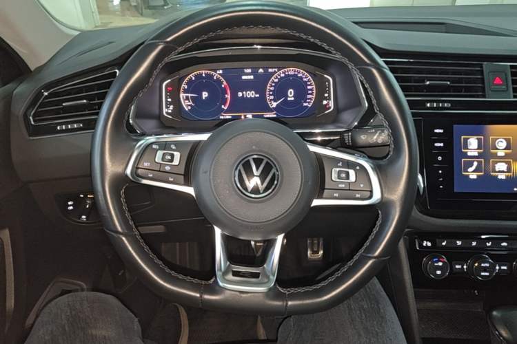 Used Volkswagen Tiguan L 2021 380TSI Automatic All-Wheel Drive R-Line Comfort Plus 7-Seater Steering Wheel