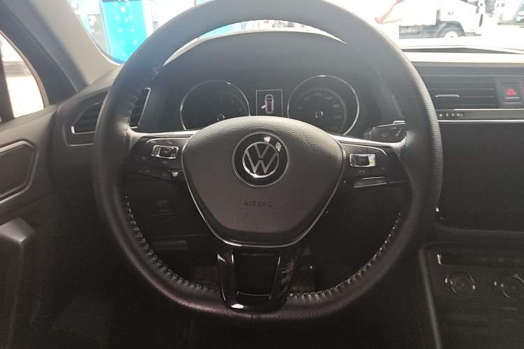 Used Volkswagen Tiguan L 2021 280TSI Automatic Two-Wheel Drive Smart Edition Steering Wheel