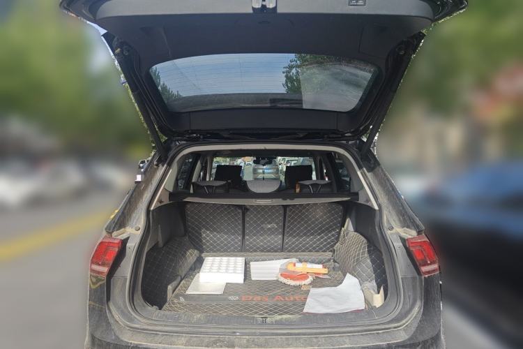 Used Volkswagen Tiguan L 2021 330TSI Automatic Two-Wheel Drive R-Line Enhanced Edition Trunk