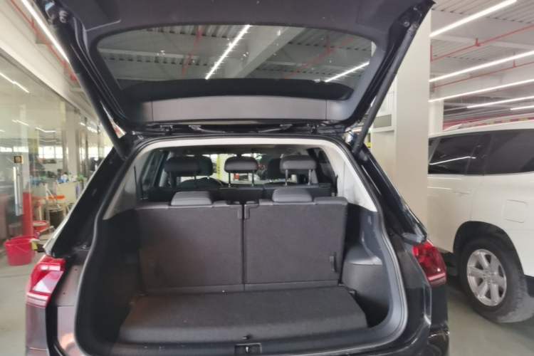 Used Volkswagen Tiguan L 2021 380TSI Automatic All-Wheel Drive R-Line Comfort Plus 7-Seater Trunk