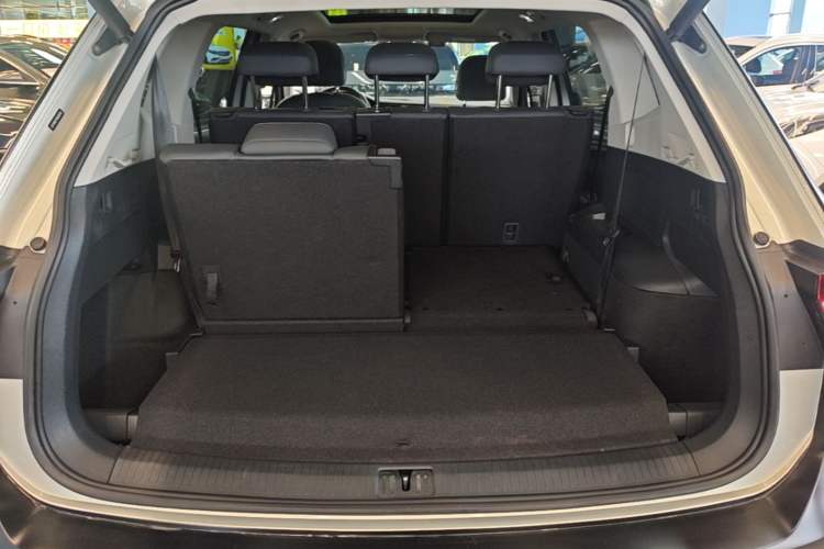 Used Volkswagen Tiguan L 2021 380TSI Automatic All-Wheel Drive R-Line Comfort Plus 7-Seater Trunk