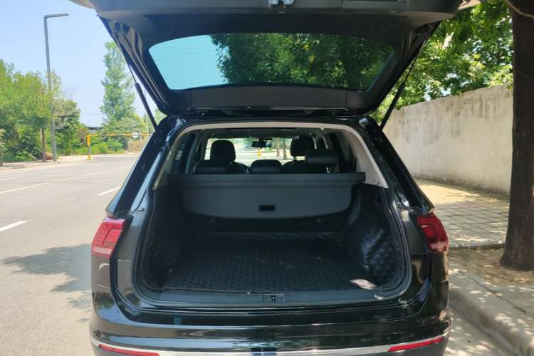 Used Volkswagen Tiguan L 2021 330TSI Automatic Two-Wheel Drive Smart Edition Trunk