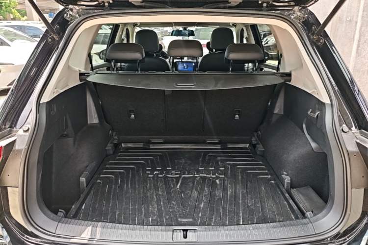 Used Volkswagen Tiguan L 2021 280TSI Automatic Two-Wheel Drive Smart Edition Trunk