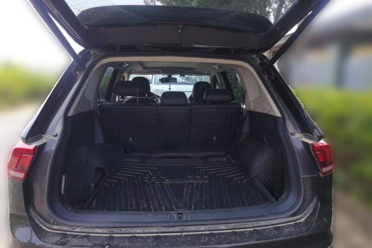 Used Volkswagen Tiguan L 2021 330TSI Automatic Two-Wheel Drive R-Line Enhanced Edition Trunk