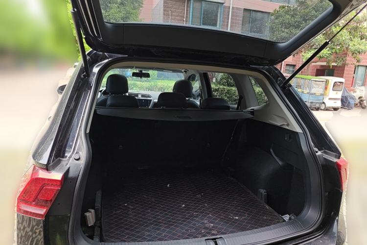 Used Volkswagen Tiguan L 2021 330TSI Automatic Two-Wheel Drive Smart Edition Trunk