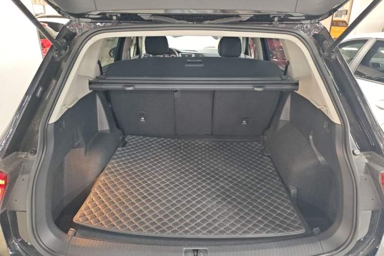 Used Volkswagen Tiguan L 2021 330TSI Automatic Two-Wheel Drive Comfort Edition Trunk