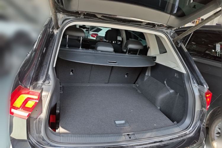 Used Volkswagen Tiguan L 2021 330TSI Automatic Two-Wheel Drive R-Line Enhanced Edition Trunk