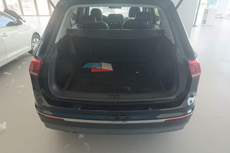 Used Volkswagen Tiguan L 2021 330TSI Automatic Two-Wheel Drive Smart Edition Trunk