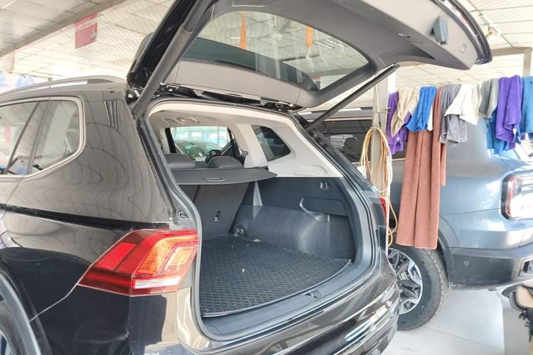 Used Volkswagen Tiguan L 2021 330TSI Automatic Two-Wheel Drive R-Line Enhanced Edition Trunk