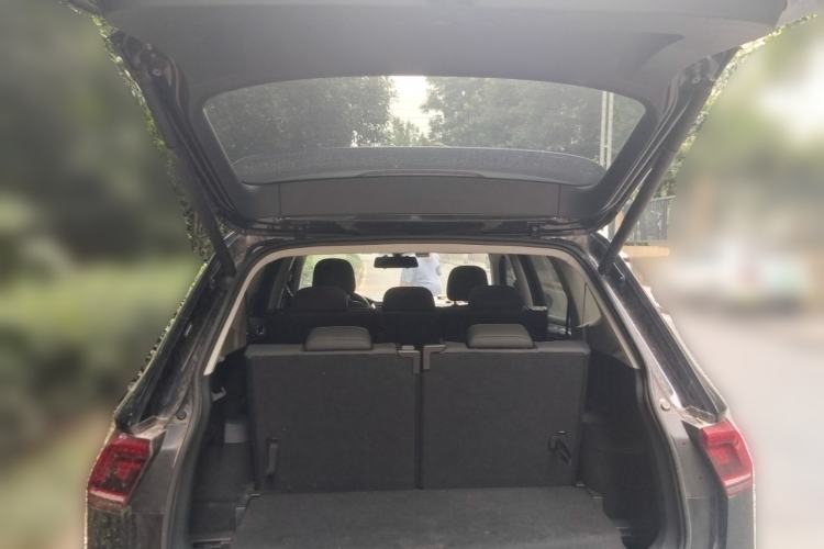 Used Volkswagen Tiguan L 2021 380TSI Automatic All-Wheel Drive R-Line Comfort Plus 7-Seater Trunk