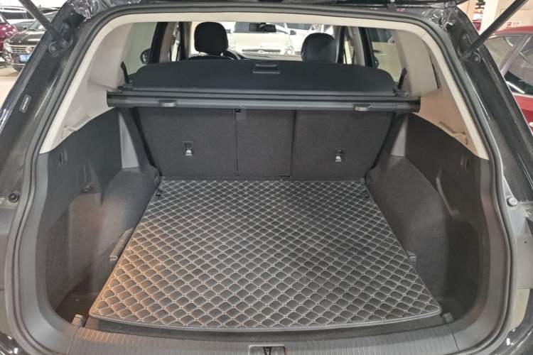 Used Volkswagen Tiguan L 2021 330TSI Automatic Two-Wheel Drive Comfort Edition Trunk