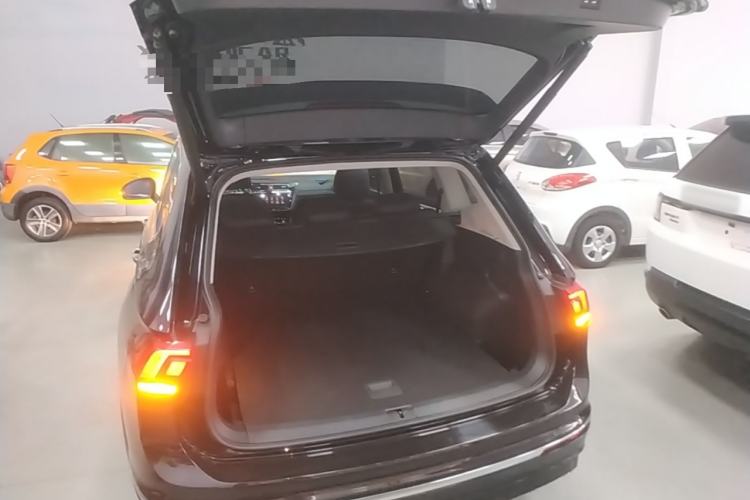 Used Volkswagen Tiguan L 2021 330TSI Automatic Two-Wheel Drive R-Line Enhanced Edition Trunk