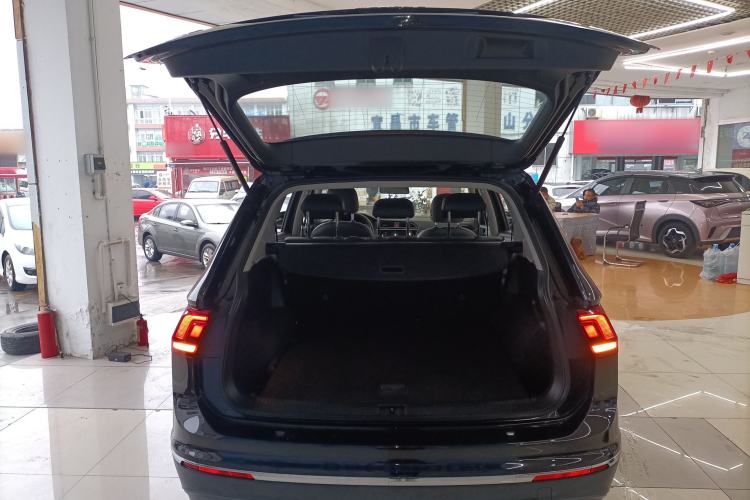 Used Volkswagen Tiguan L 2021 330TSI Automatic Two-Wheel Drive Smart Edition Trunk